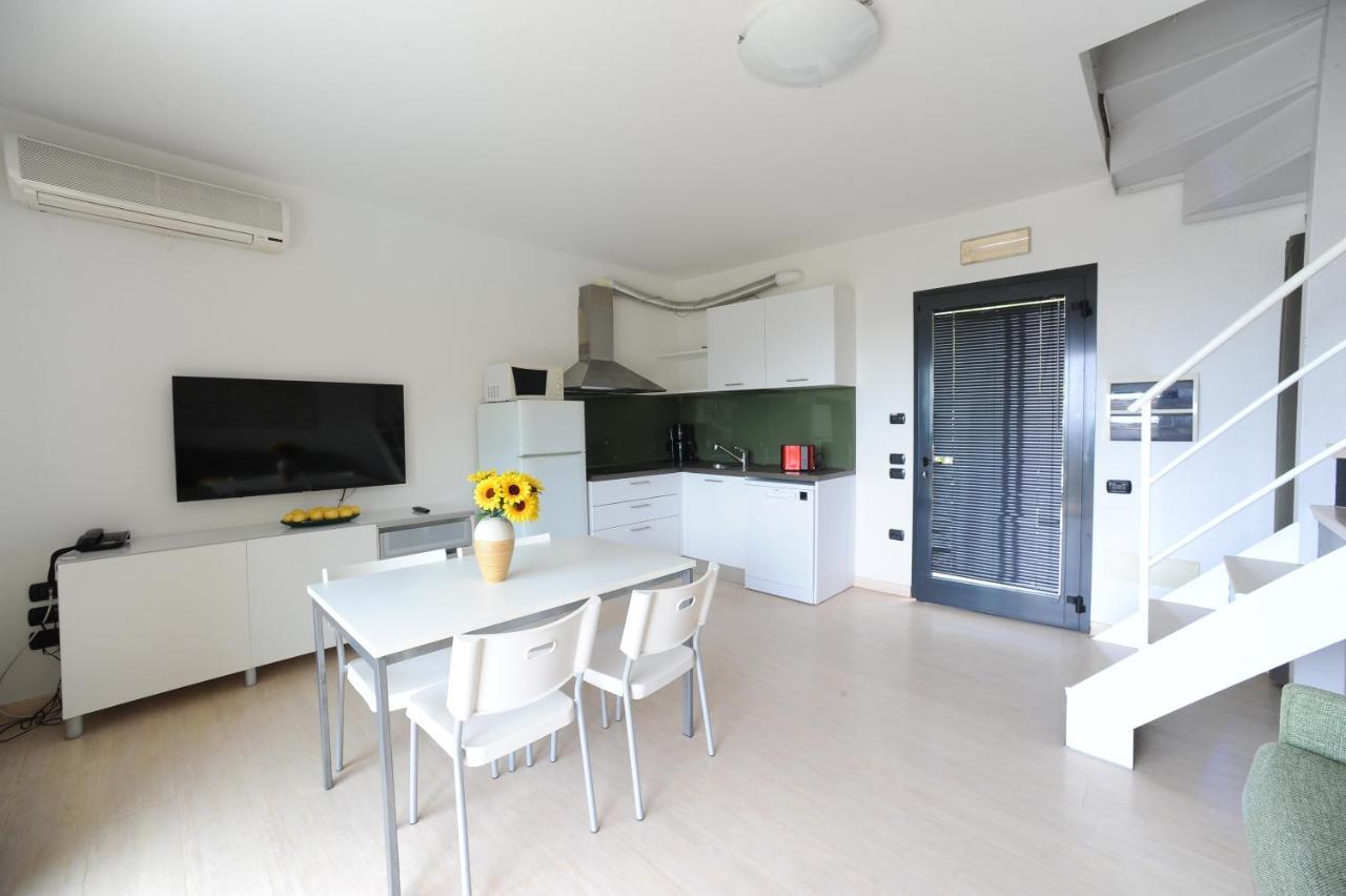 One-Bedroom Apartment Lake View