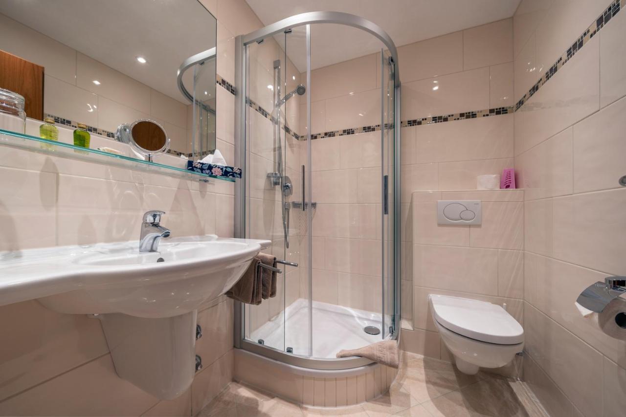 Comfort Double Room Terrace facing Garden No Lake View