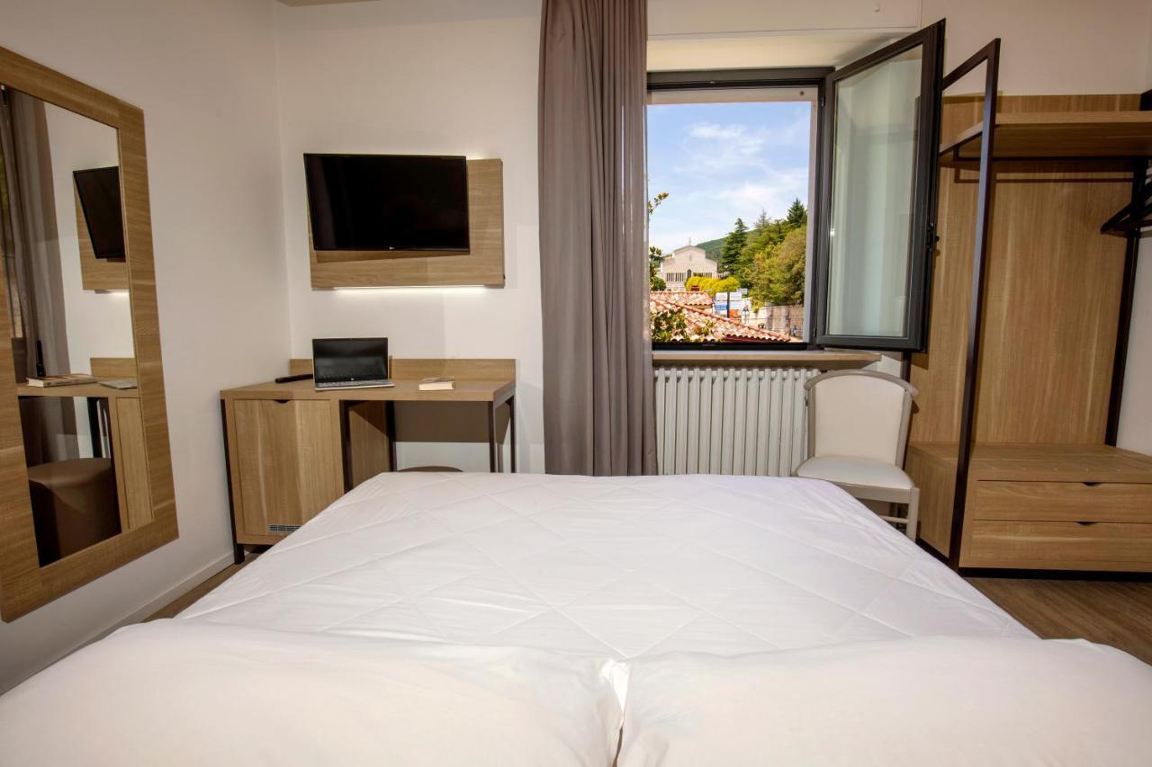 Double or Twin Room,758471602:JPEG