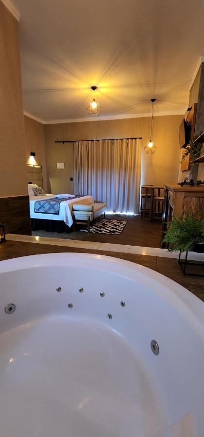 Deluxe Suite Spa Bath