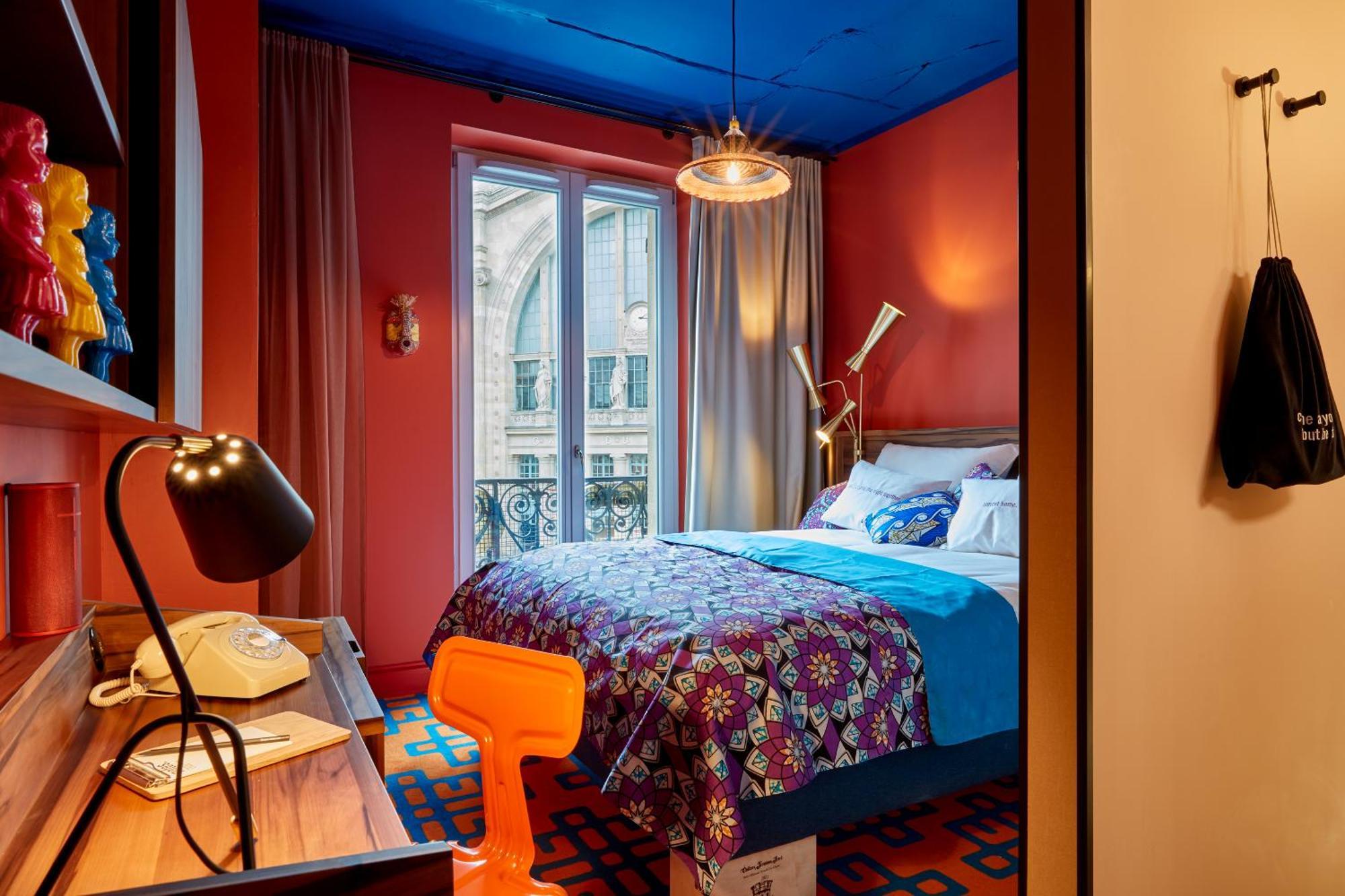 Medium Room Balcony Paris View