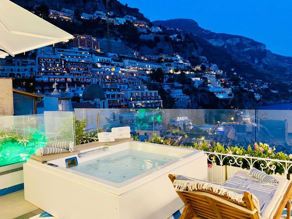 Executive Suite outdoor Spa Bath