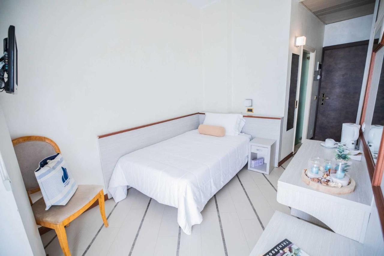 Deluxe Single Room,1267913425:JPEG