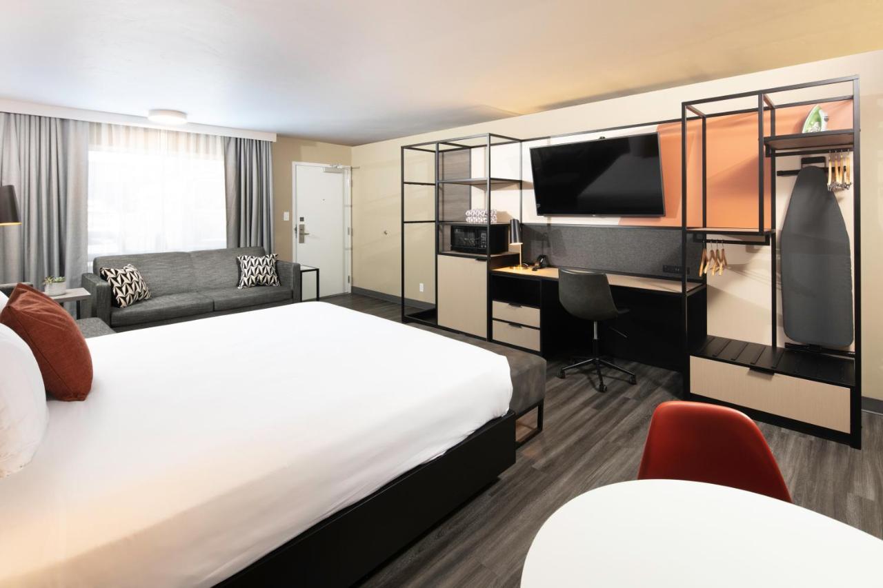 Premium Room California King Bed