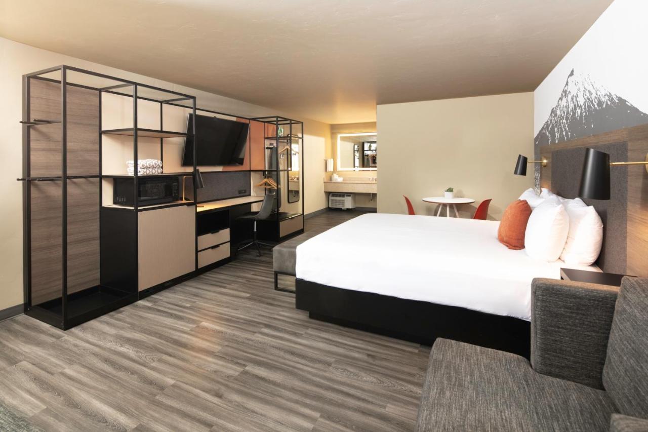 Premium Room California King Bed