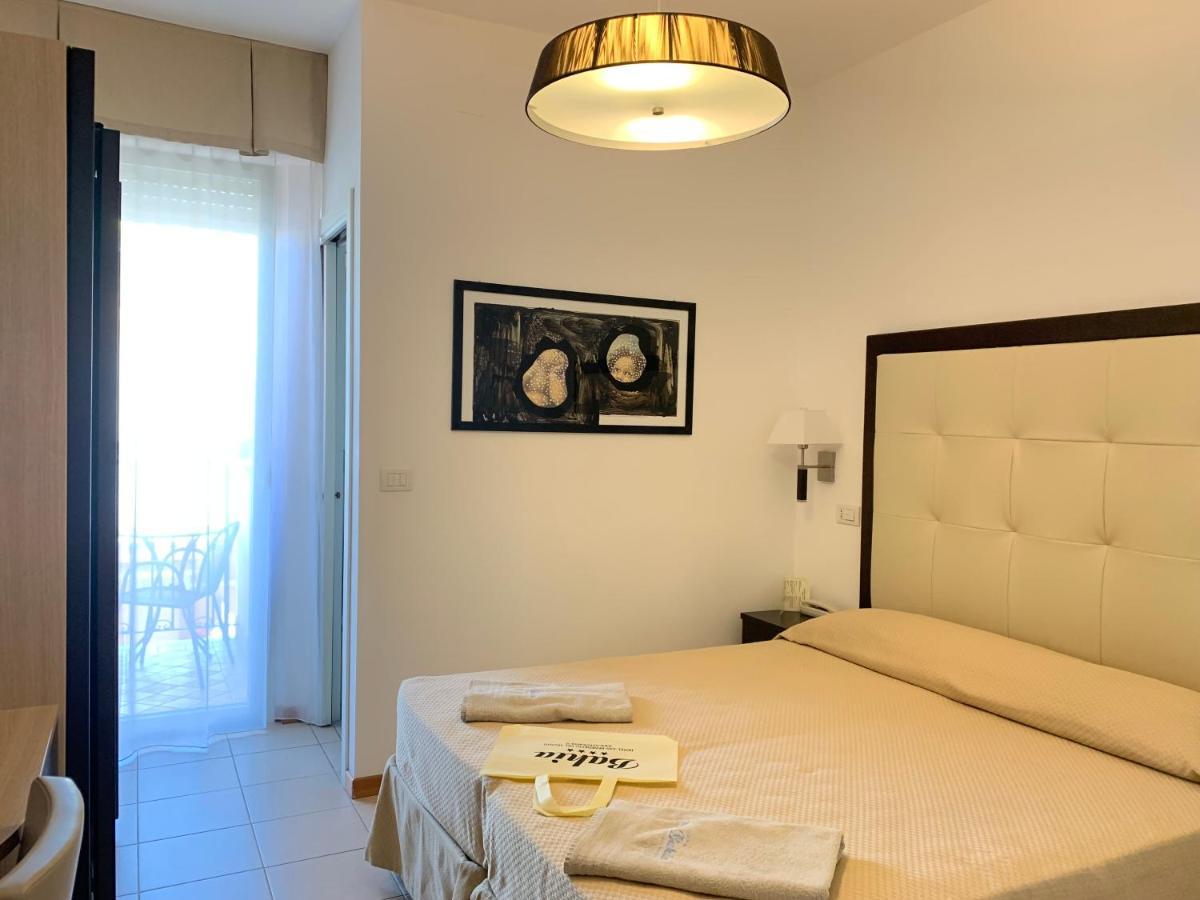 Small Double Room,1268364403:JPEG