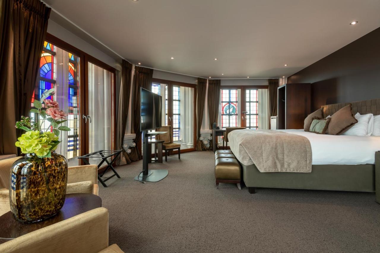Junior Suite Church area