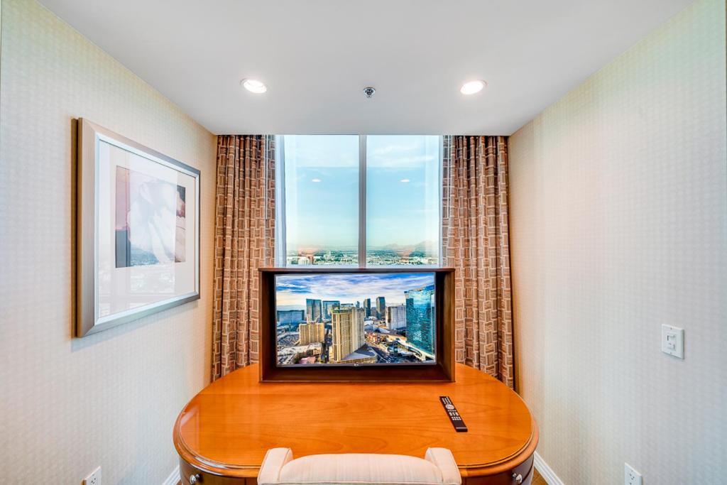 Elite 1BR Suite Strip View Balcony