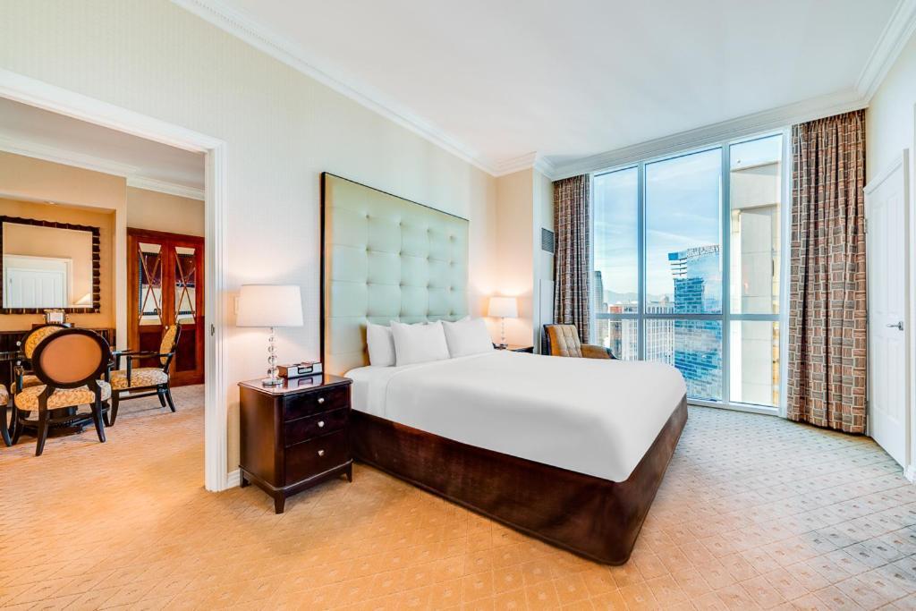 Elite 1BR Suite Strip View Balcony