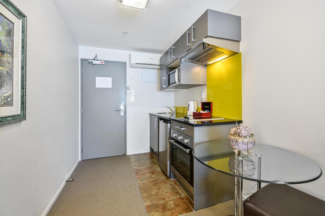 One-Bedroom Suite Kitchen,1268551273:JPEG