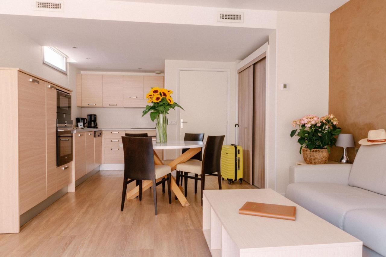 Standard One-Bedroom Apartment Terrace