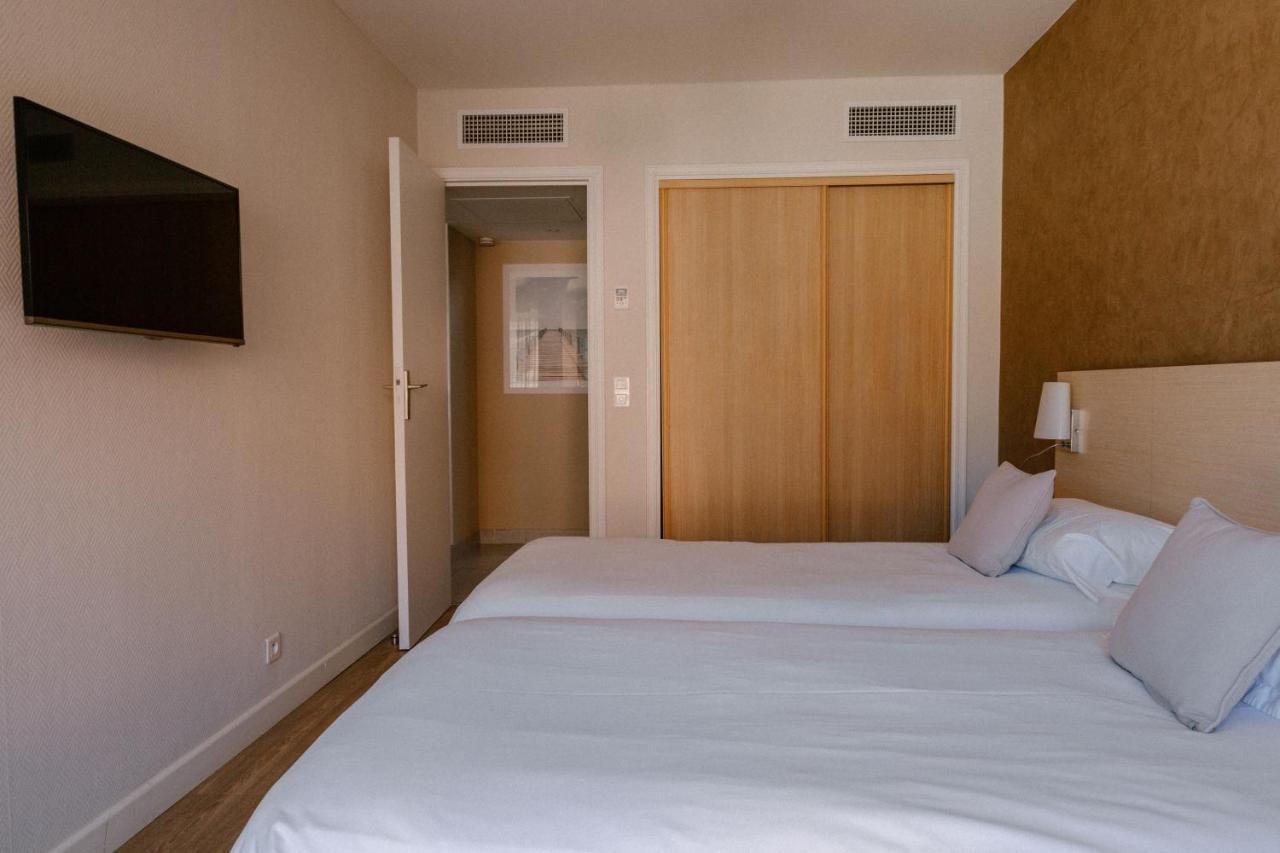 Standard One-Bedroom Apartment Terrace