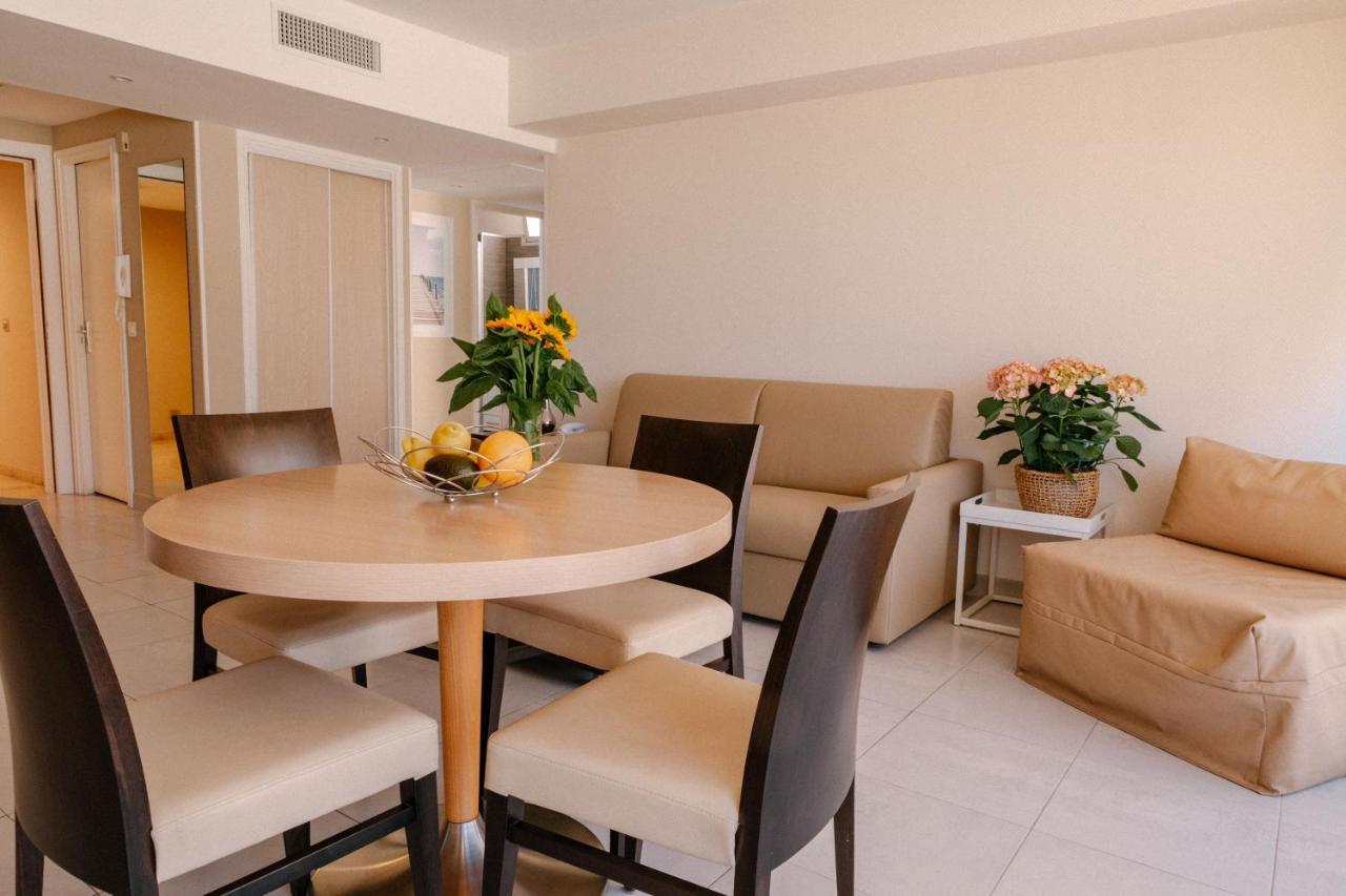 Standard One-Bedroom Apartment Terrace