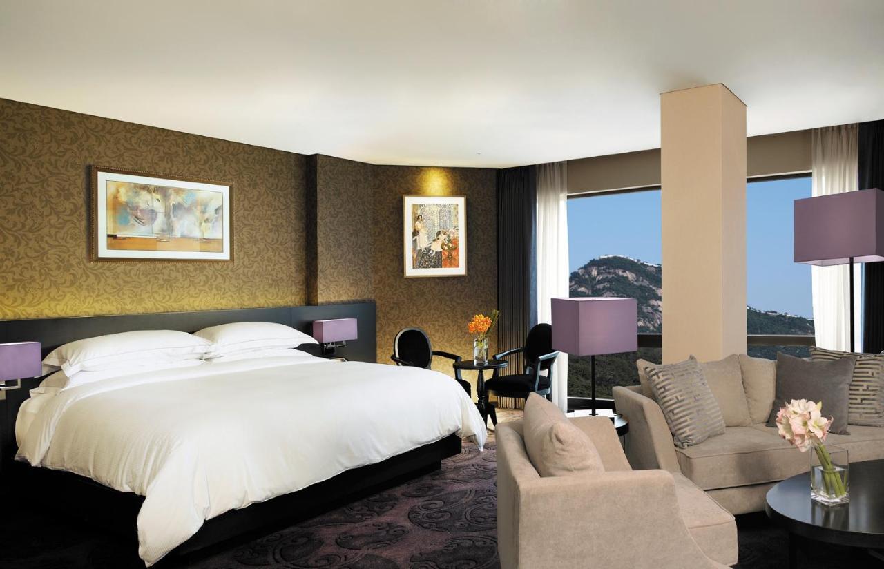 Executive Suite,1595403434:JPEG