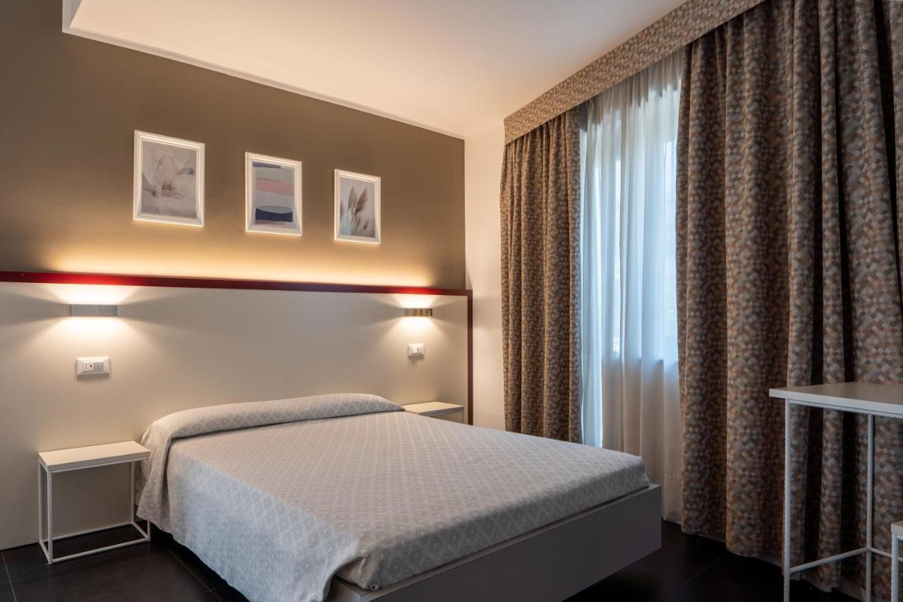 Double or Twin Room,443908218:JPEG