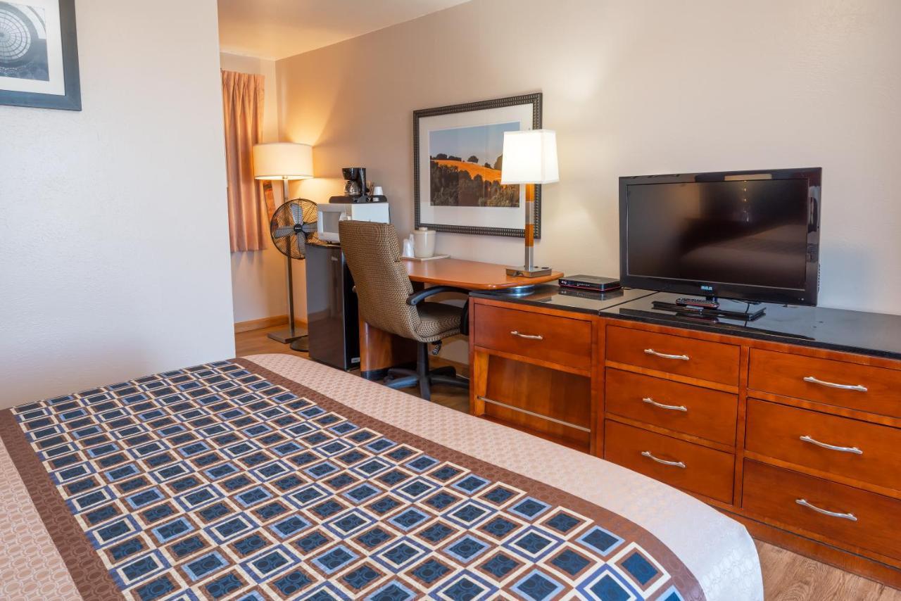 Standard Queen Room