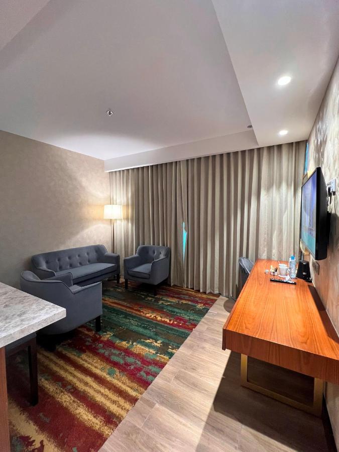 Deluxe One Bedroom Suite
