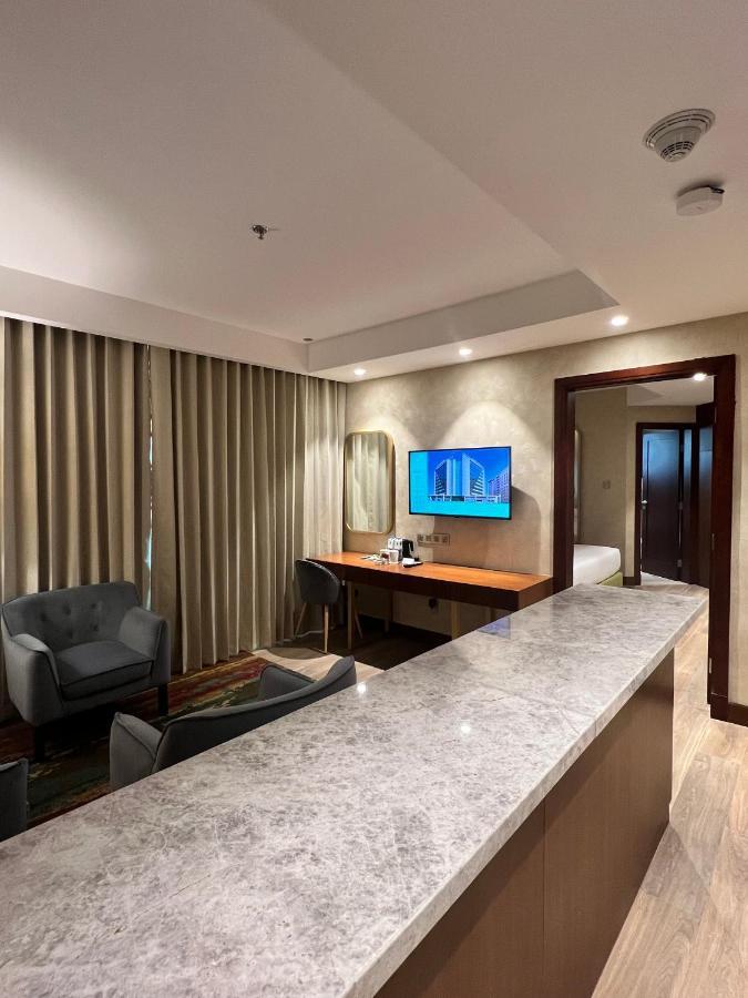 Deluxe One Bedroom Suite