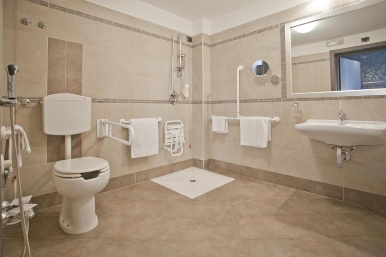 Disability Access Double or Twin Room,1433401507:JPEG