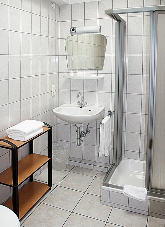 Single Room Bathroom,998709909:JPEG