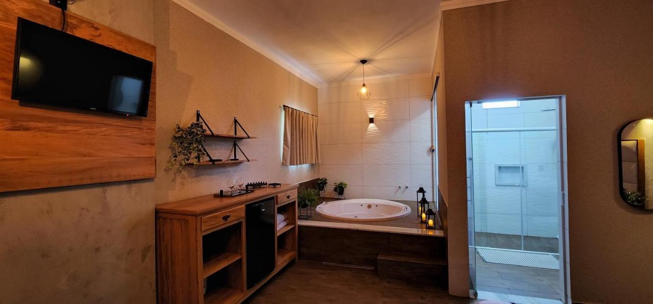 Deluxe Suite Spa Bath