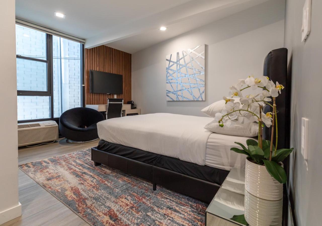 Deluxe Queen Bed