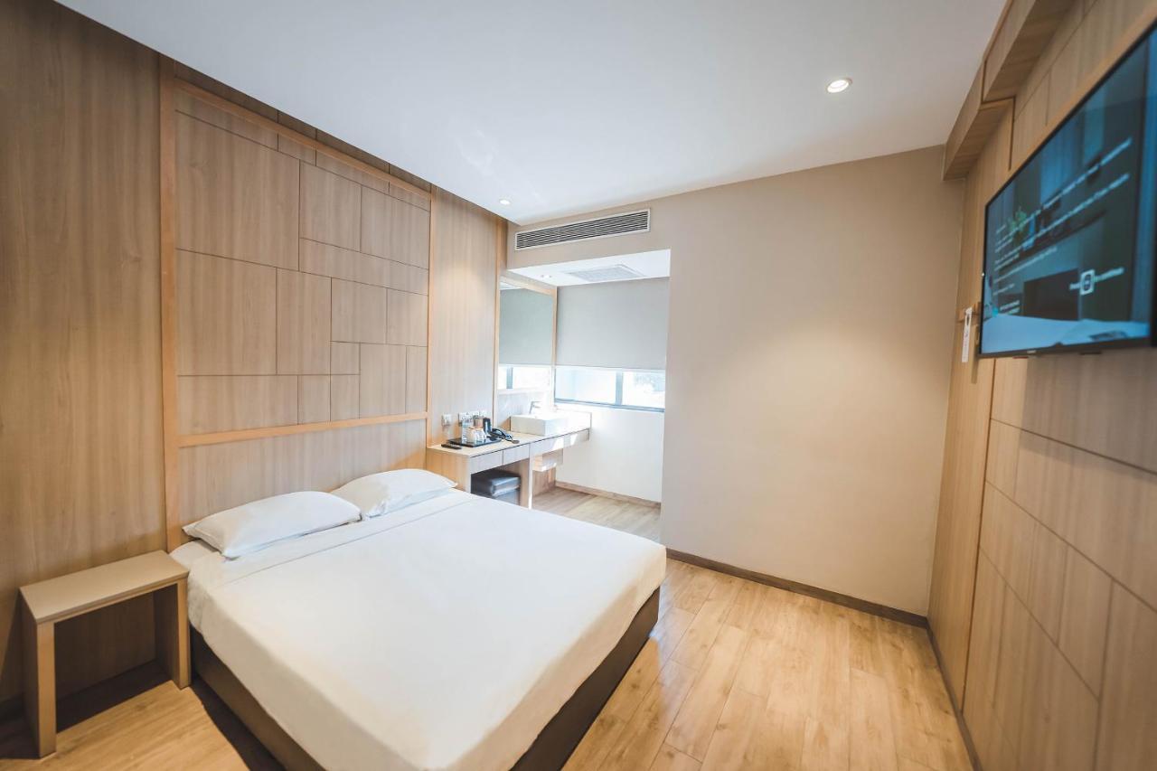 Deluxe Queen Room