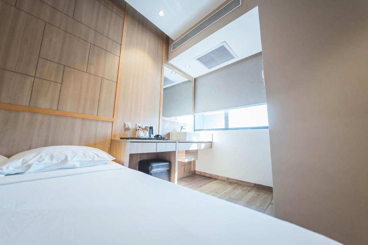 Deluxe Queen Room