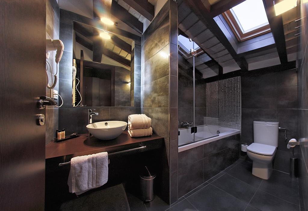 Queen Room Spa Bath,127127712:JPEG