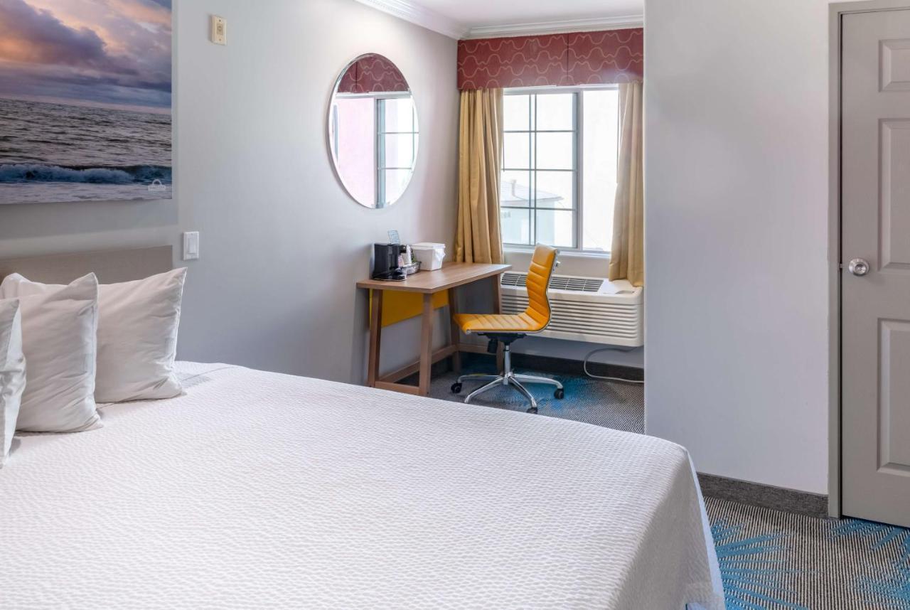 Queen Room Two Queen Beds Non-Smoking