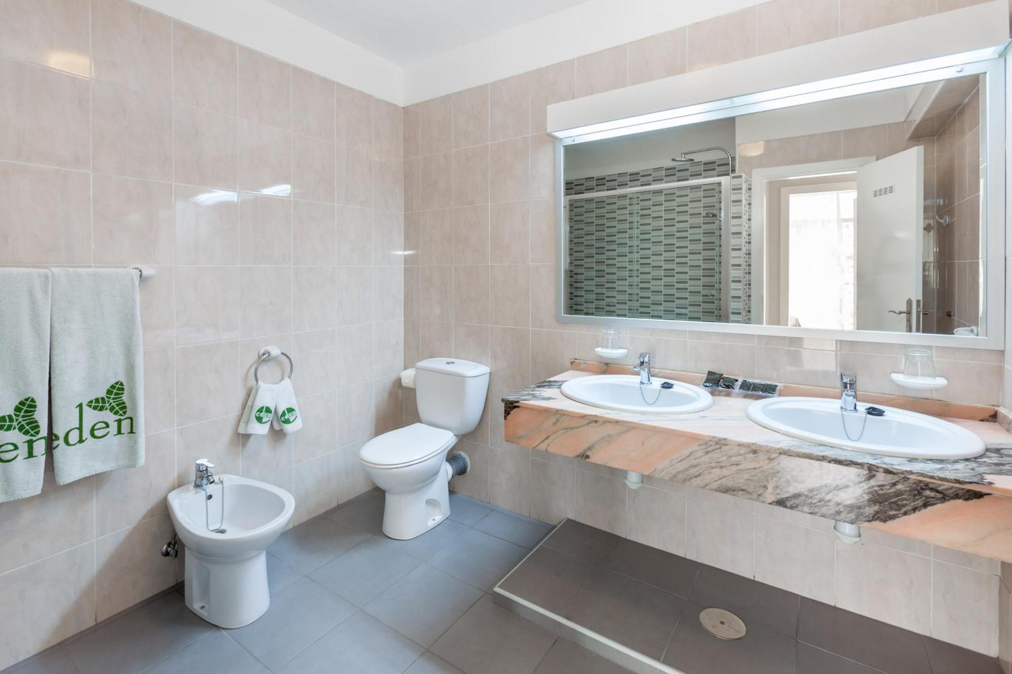 One-Bedroom Apartment (2 Adults),1272436942:JPEG