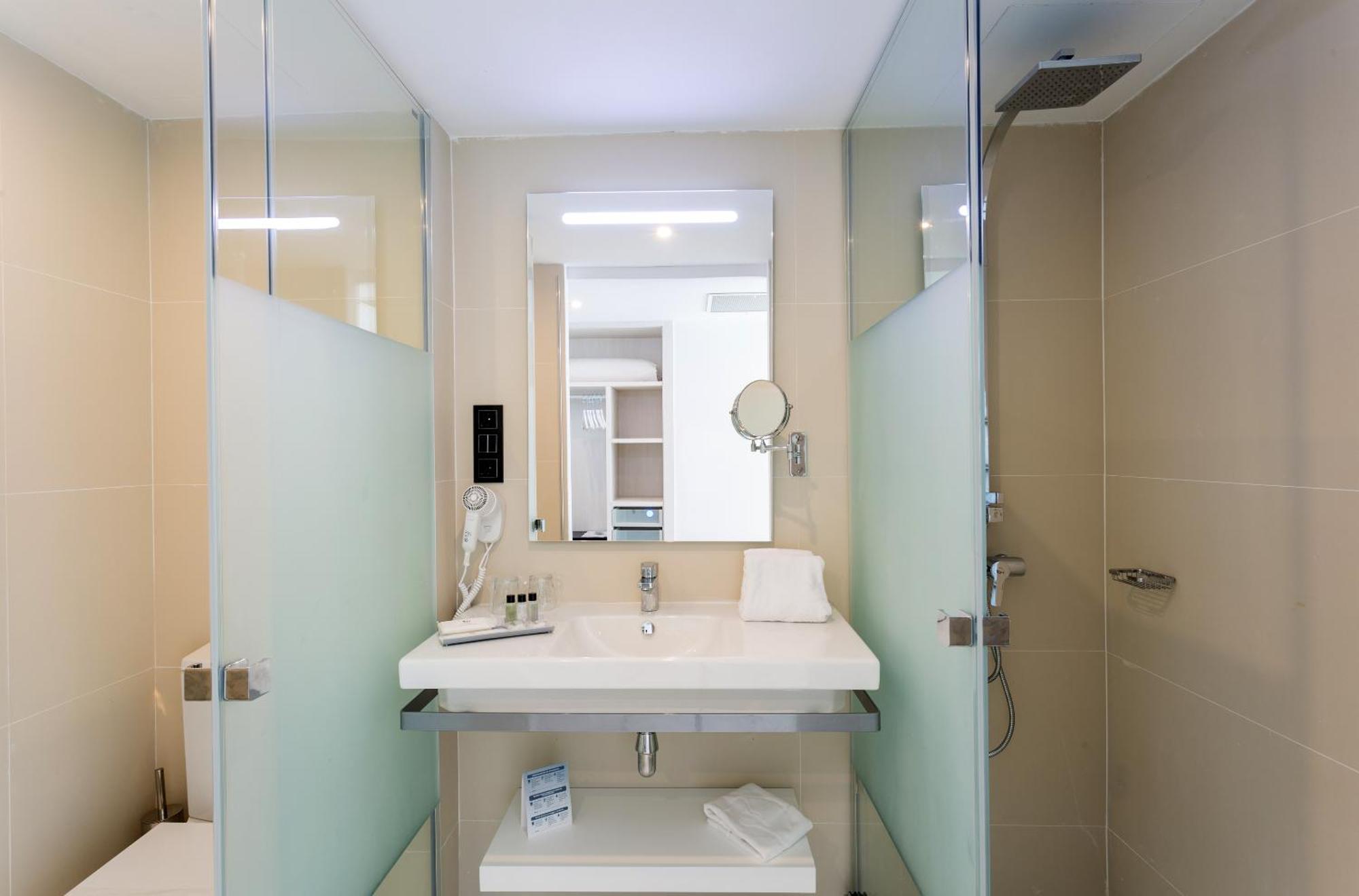 Embrace Double Solarium