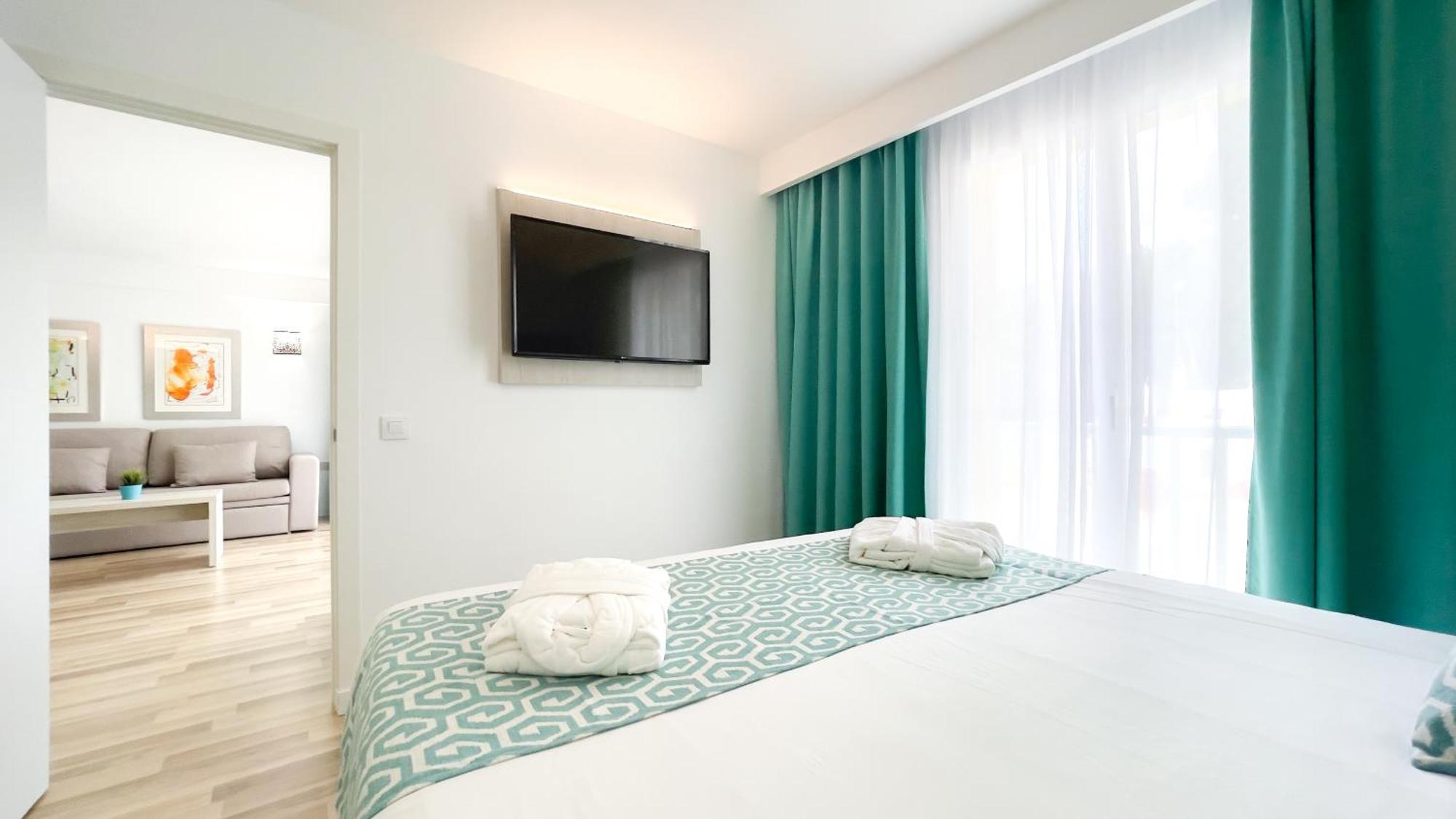 Suite One-Bedroom Apartment