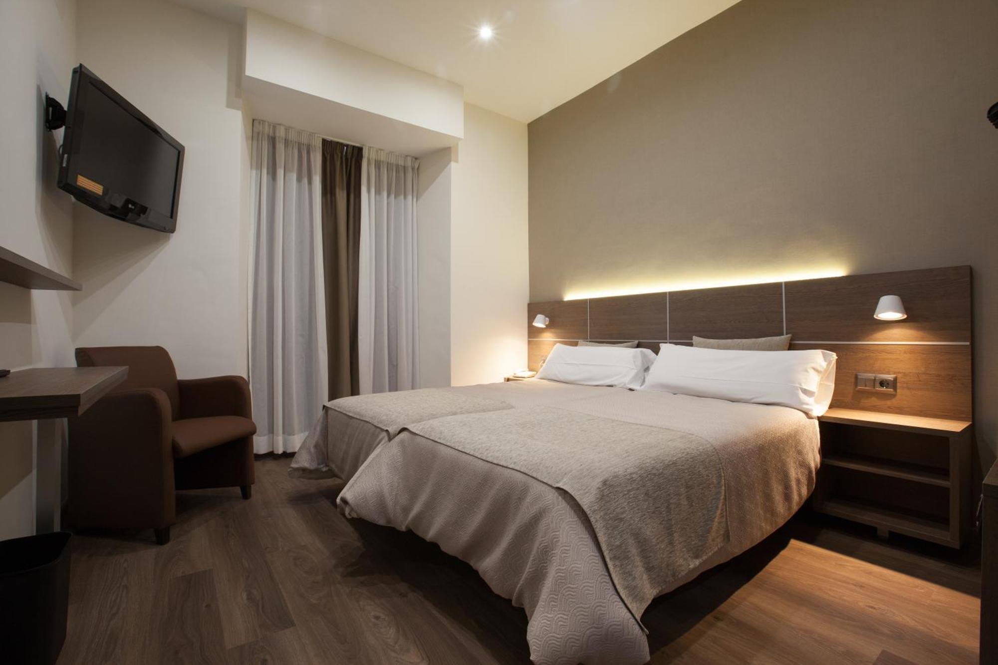 Double or Twin Room,1272666460:JPEG