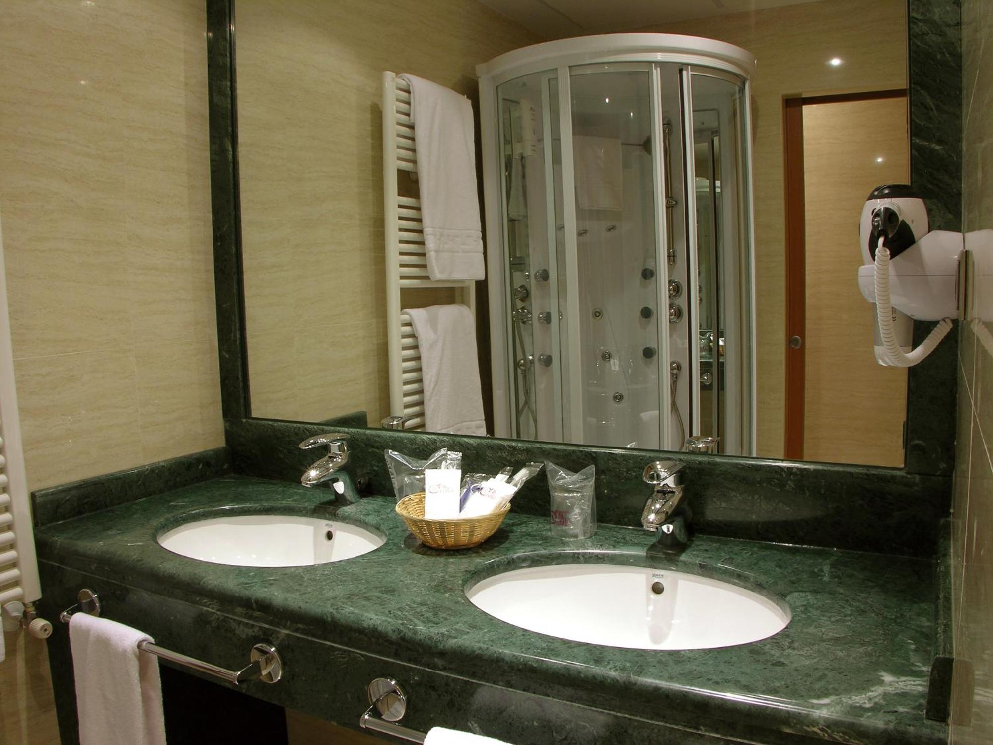 Single Room,390870351:JPEG