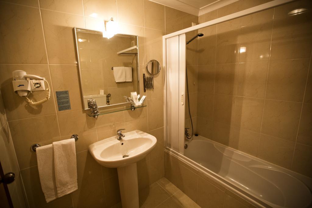 Twin Room,1209258919:JPEG