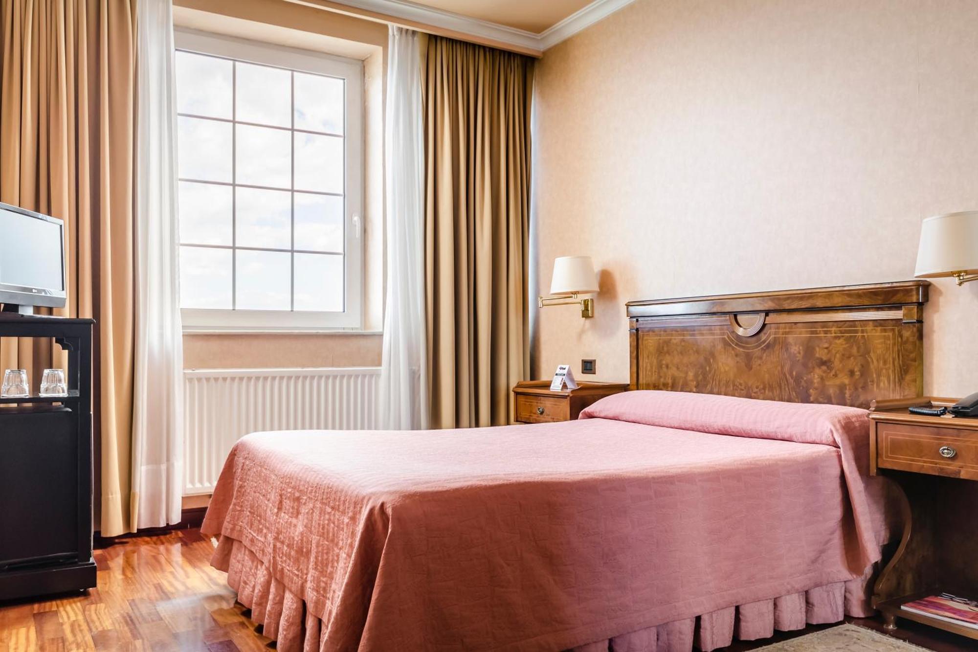 Double Room with Sea View,683510910:JPEG
