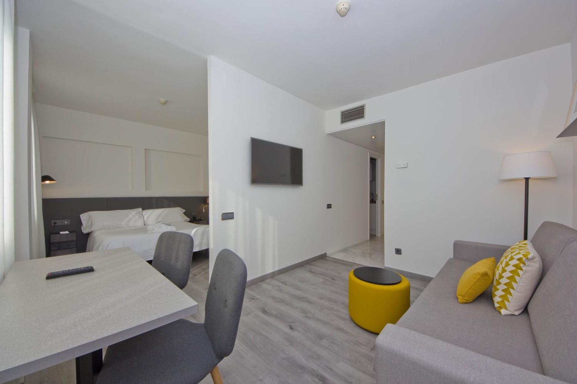 Quintuple Room