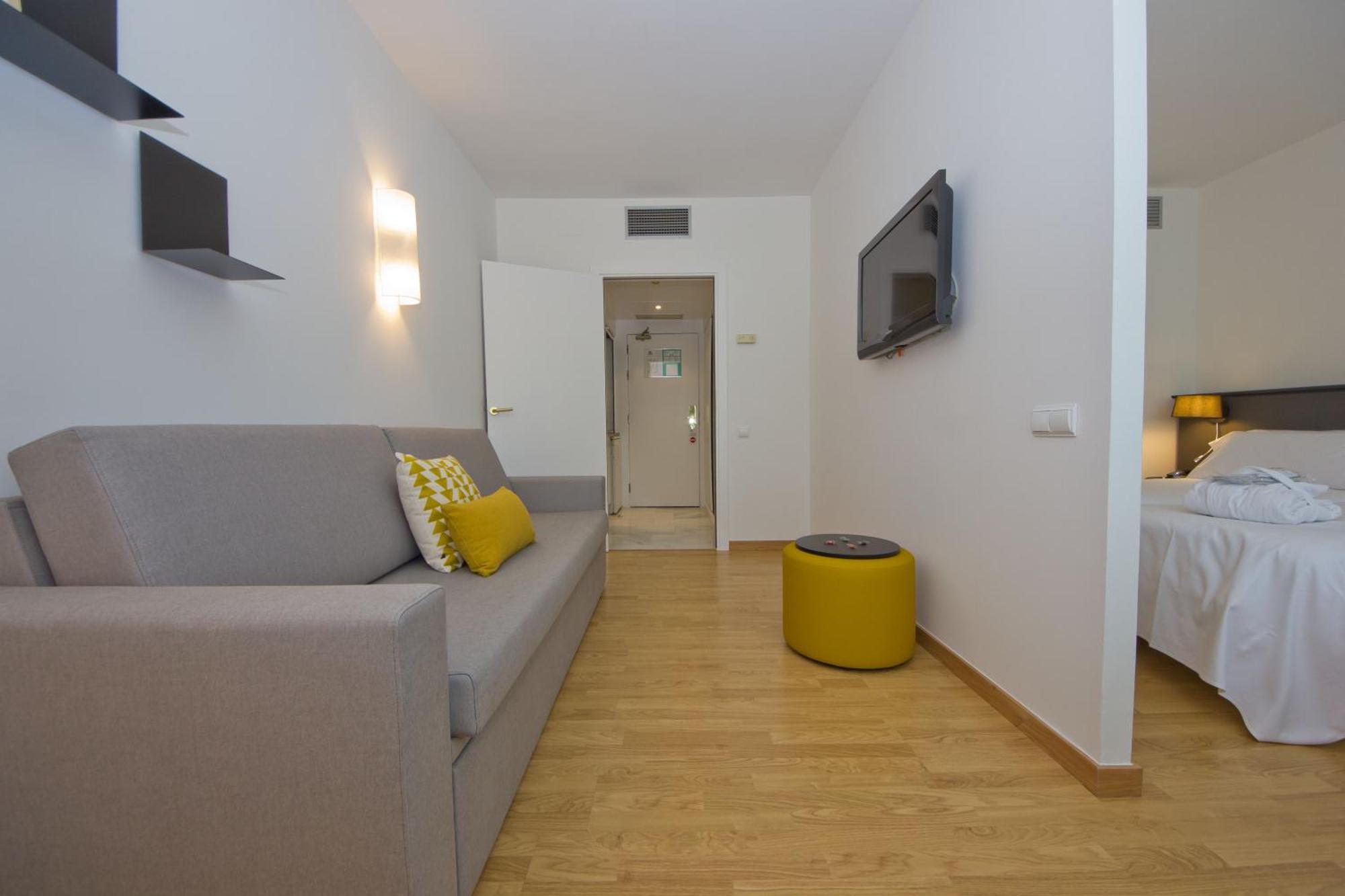 Quintuple Room