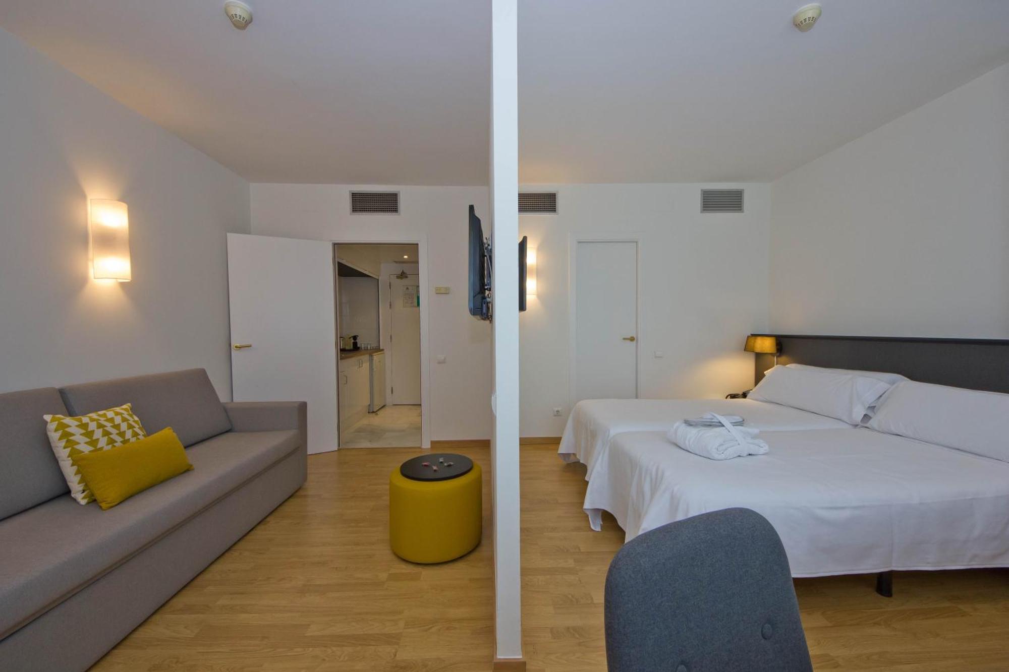 Quintuple Room