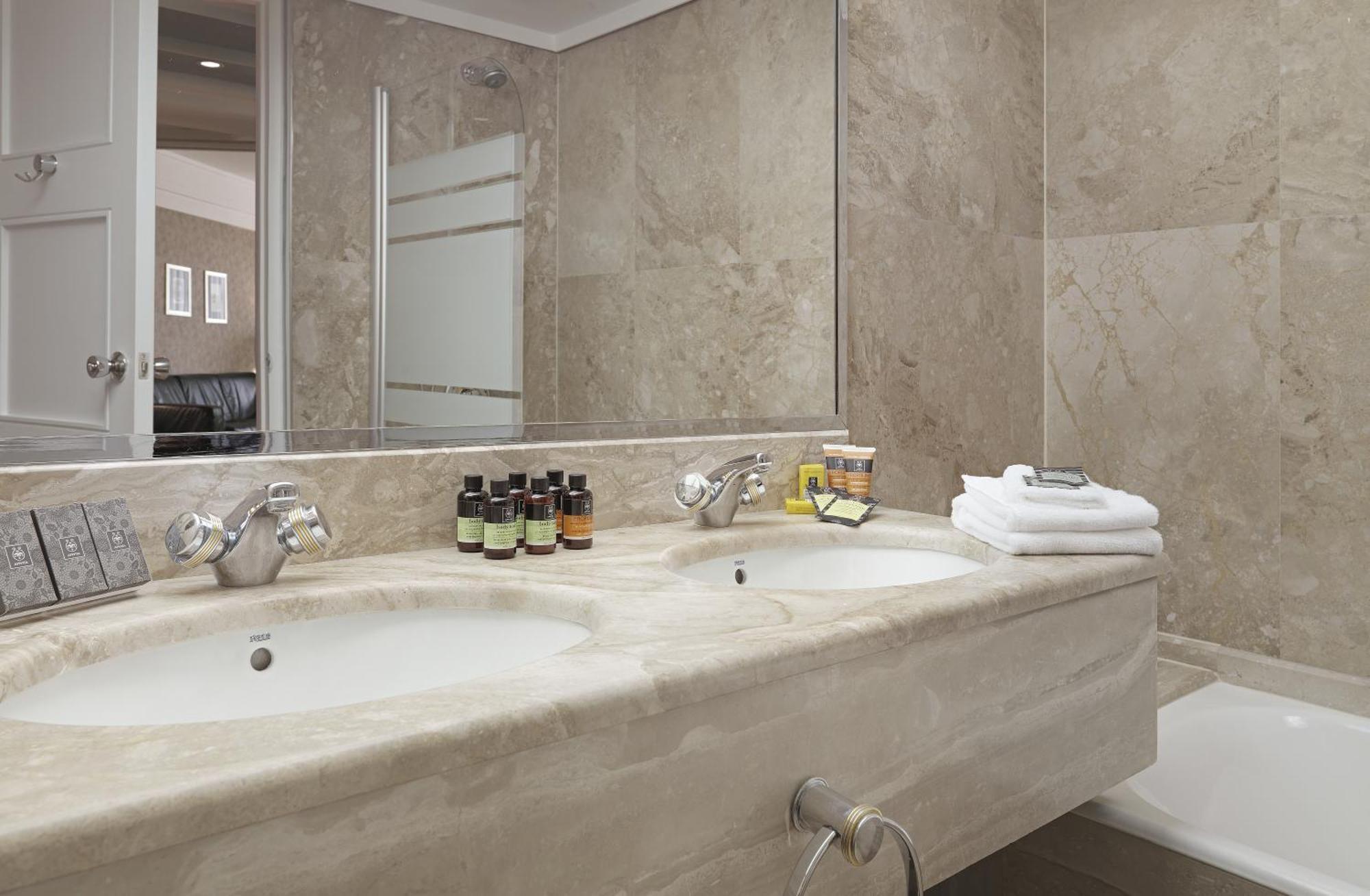 Deluxe City View Suite