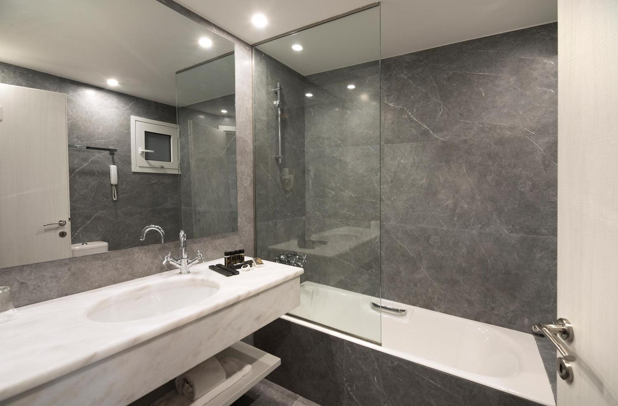 Classic Triple Room,1641010660:JPEG