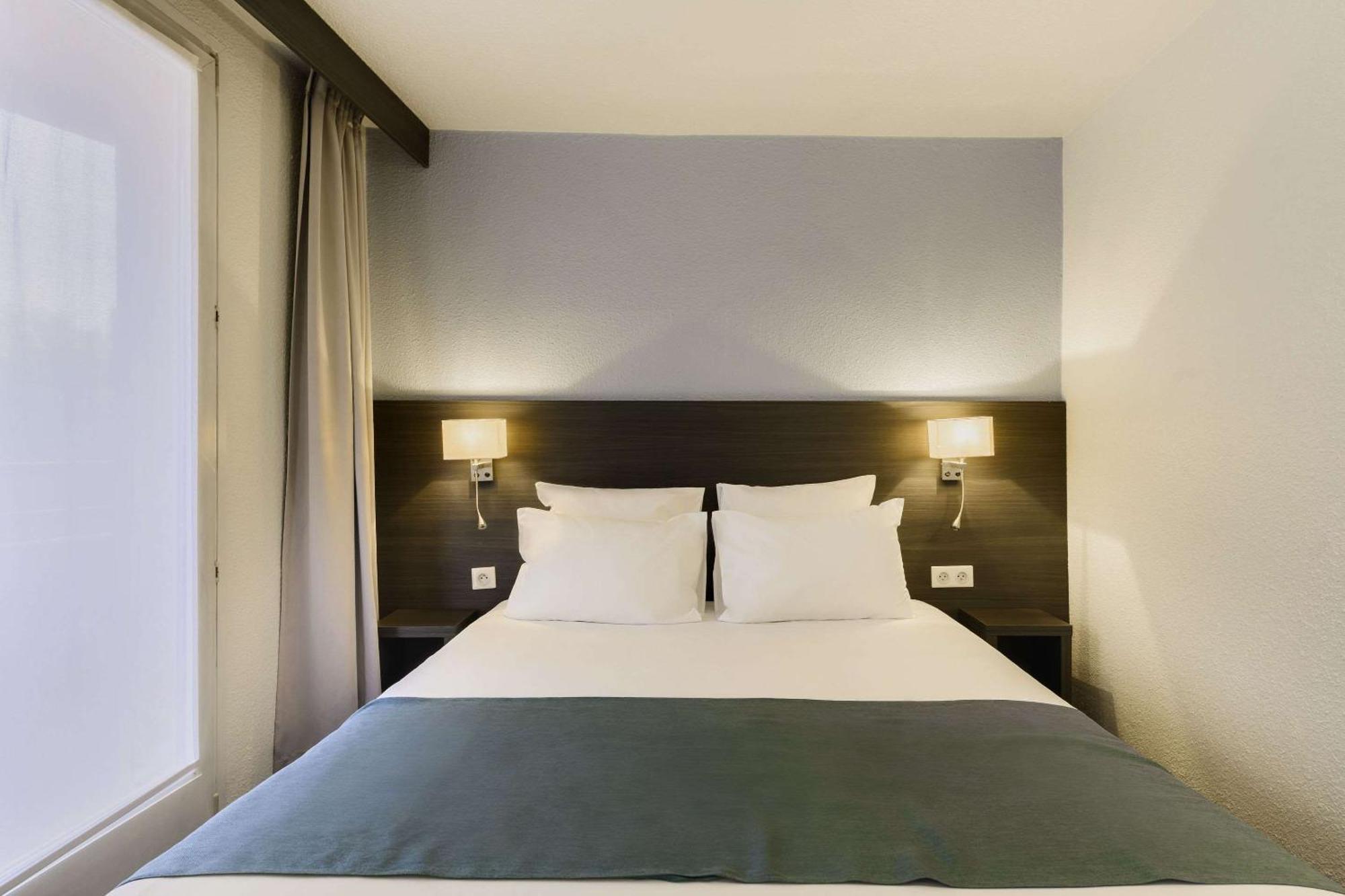 1 Double Bed 2 Single Beds,1273567384:JPEG