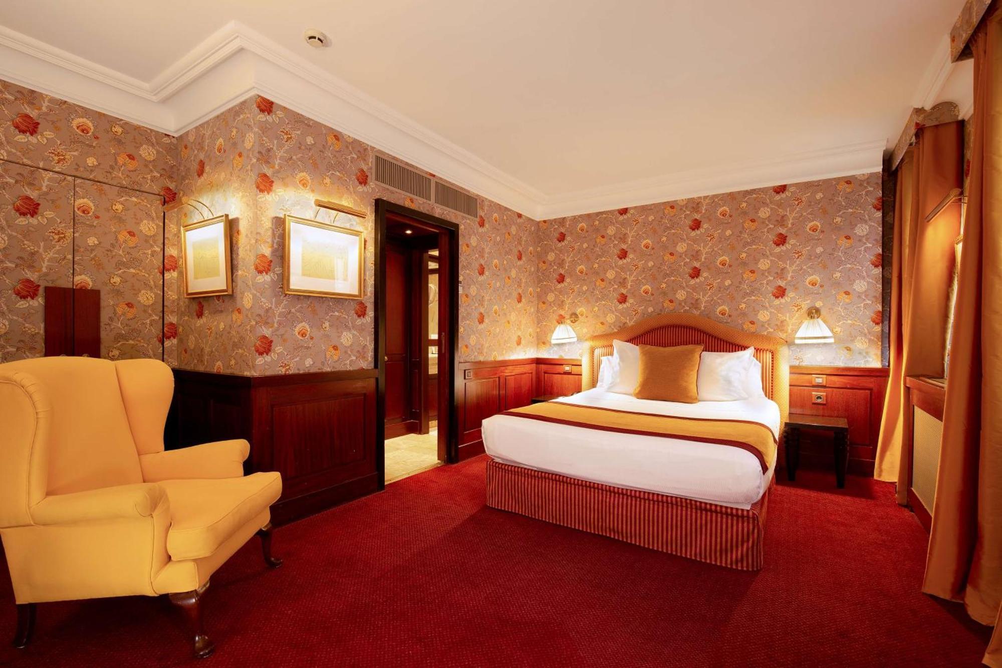 Comfort Queen Room