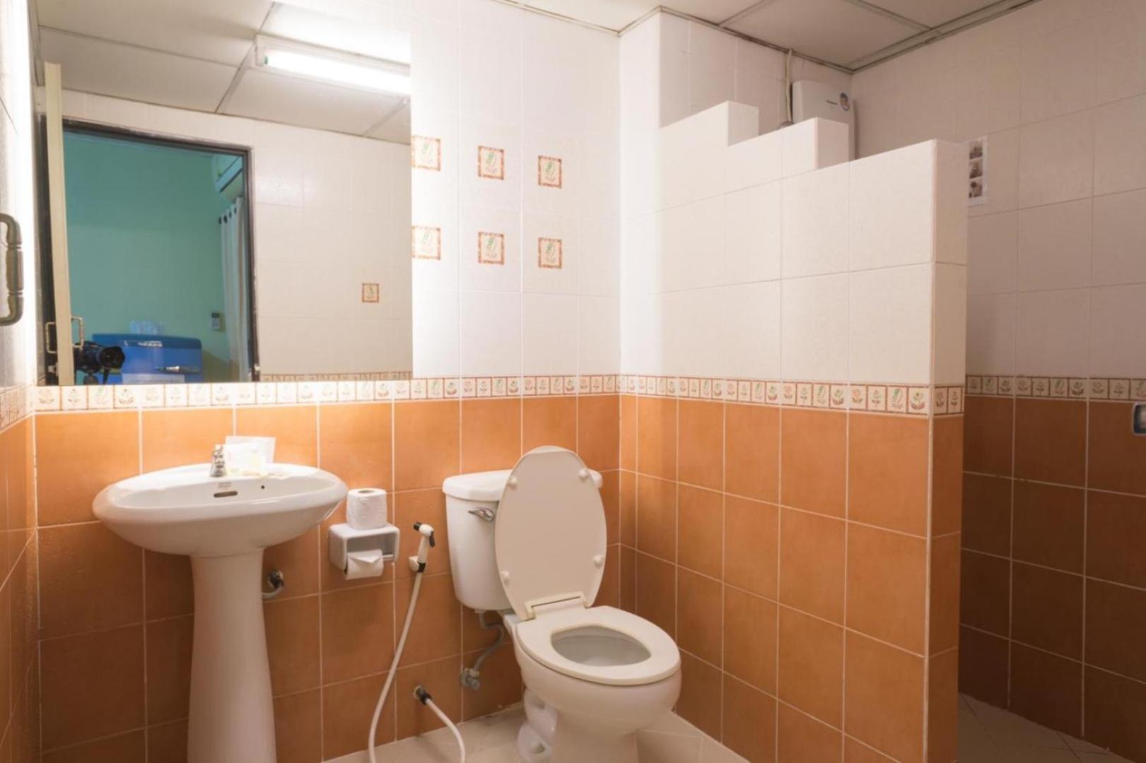 Standard Twin Room,1274116555:JPEG