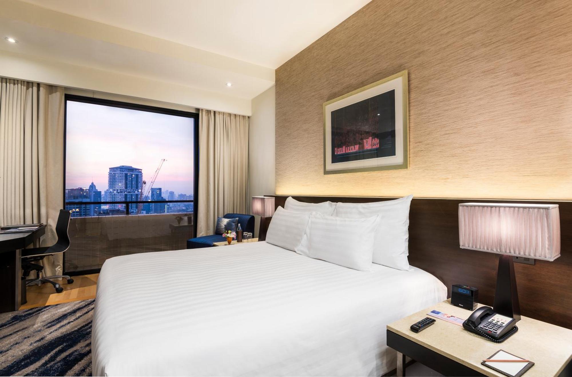 One Bedroom Deluxe Suite,156463086:JPEG
