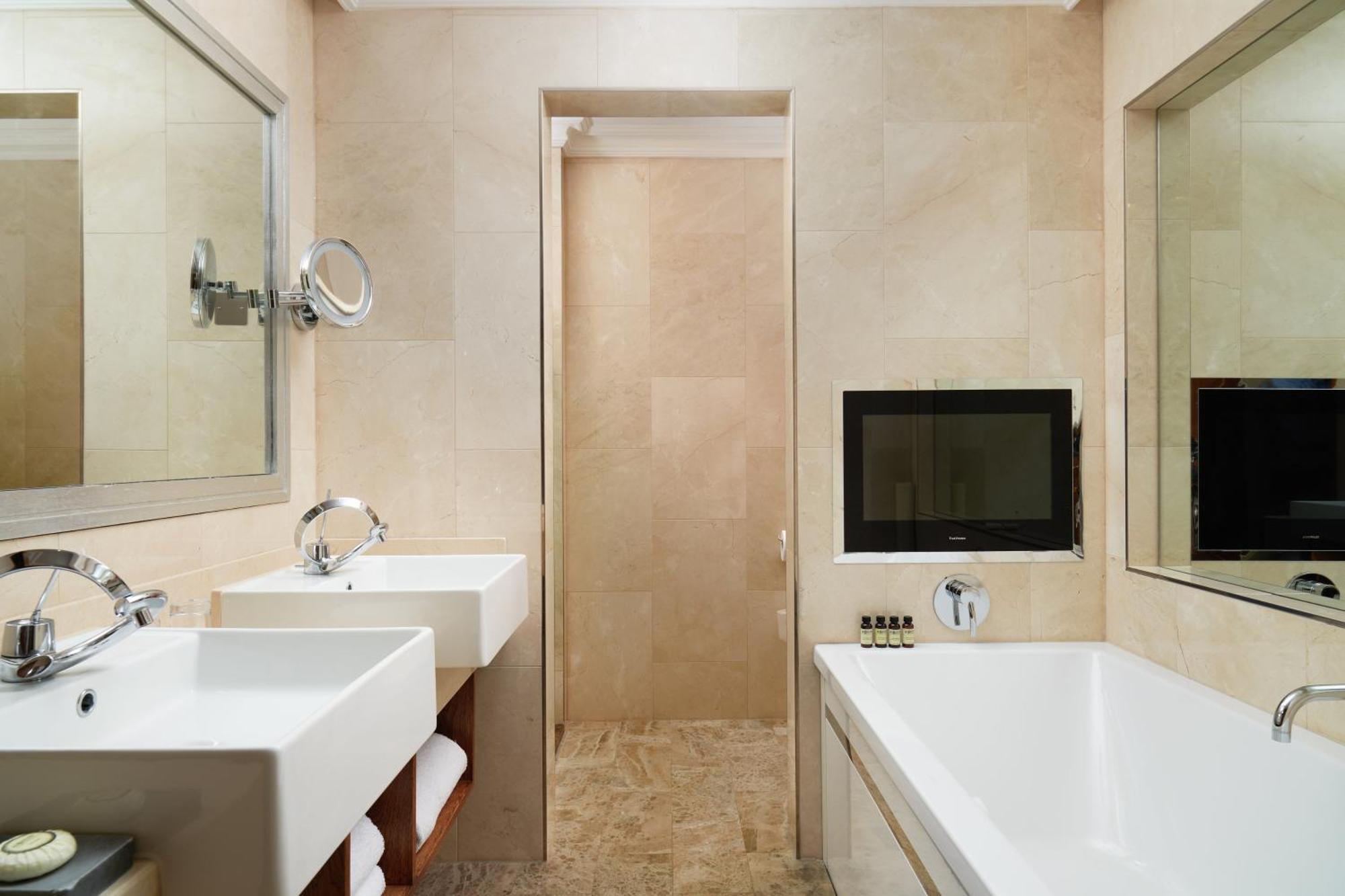 Abingdon & Kensington Penthouse Suite