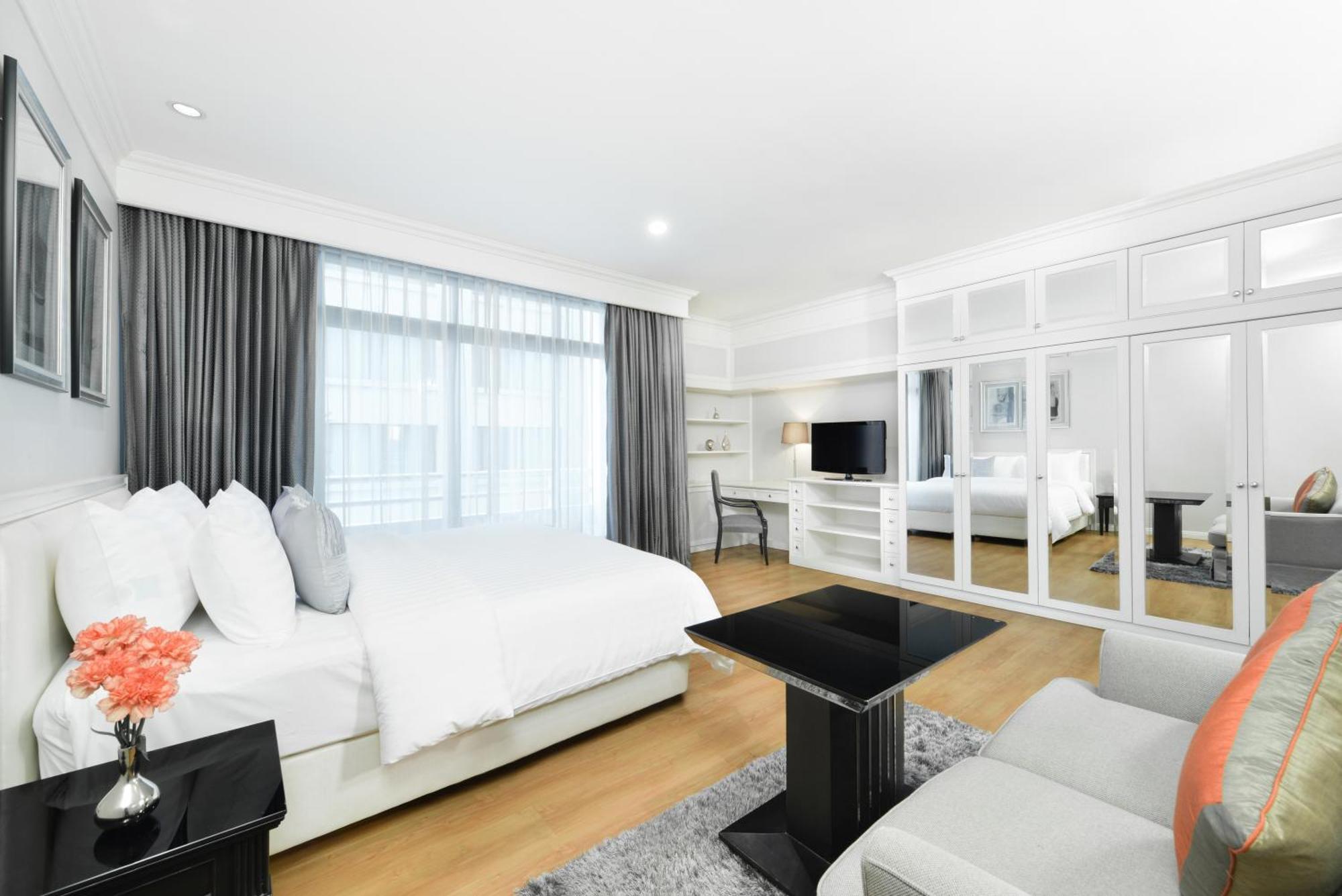 Grand Deluxe King Room