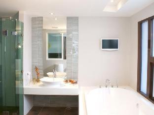 Deluxe Twin Room Pool View