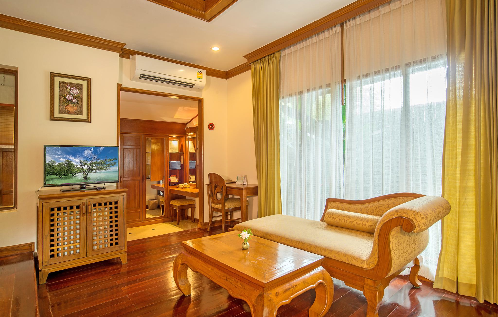 Tropical Villa Double Bed Sunrise Wing